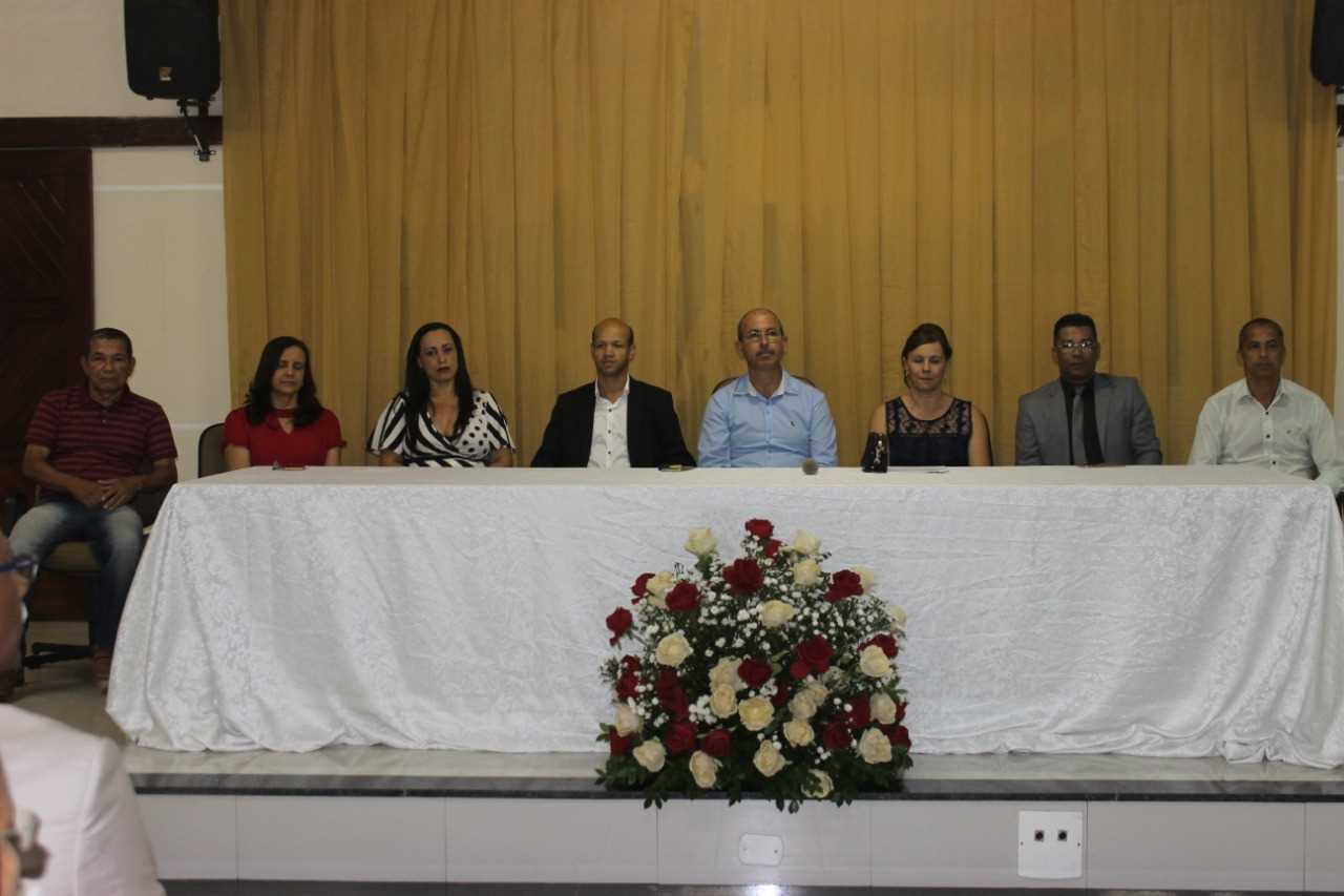 Diretores eleitos da Rede de Ensino tomam posse na Câmara de Vereadores